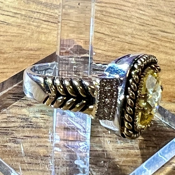 Lia Sophia “lemon chiffon” cushion cut yellow  cubic zirconia ring - Picture 4 of 7